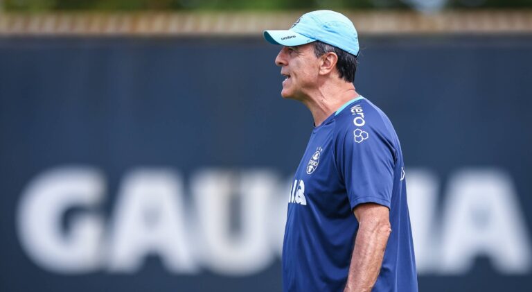 Gustavo Quinteros, técnico, em treino do Grêmio. Foto: Lucas Uebel/Grêmio