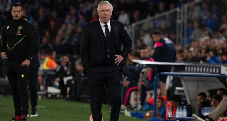 Ancelotti na beira do campo em um dos jogos do Real Madrid na temporada. Foto: Instagram/Carlo Ancelotti