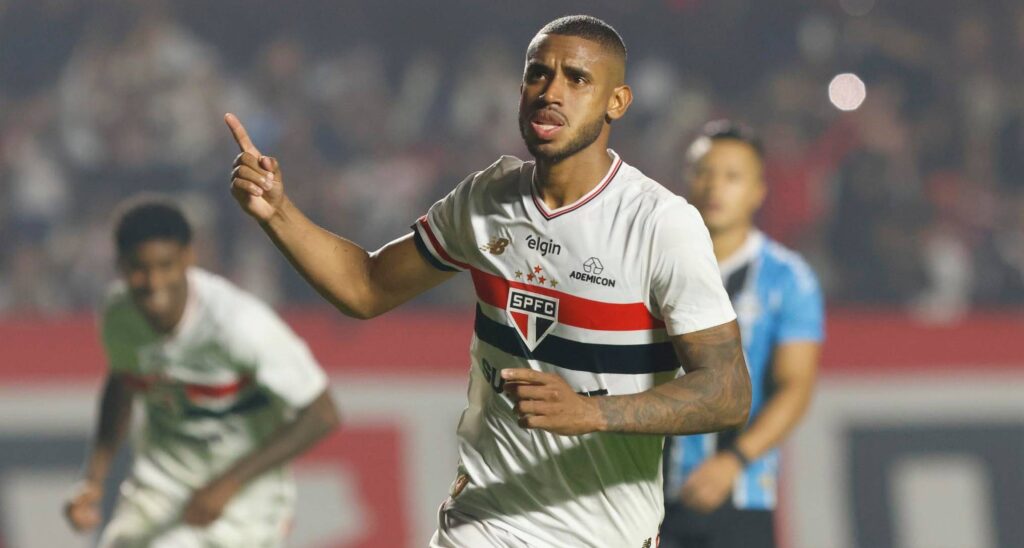 André Silva, atacante do São Paulo, em comemoração de gol na temporada. Rubens Chiri/São Paulo