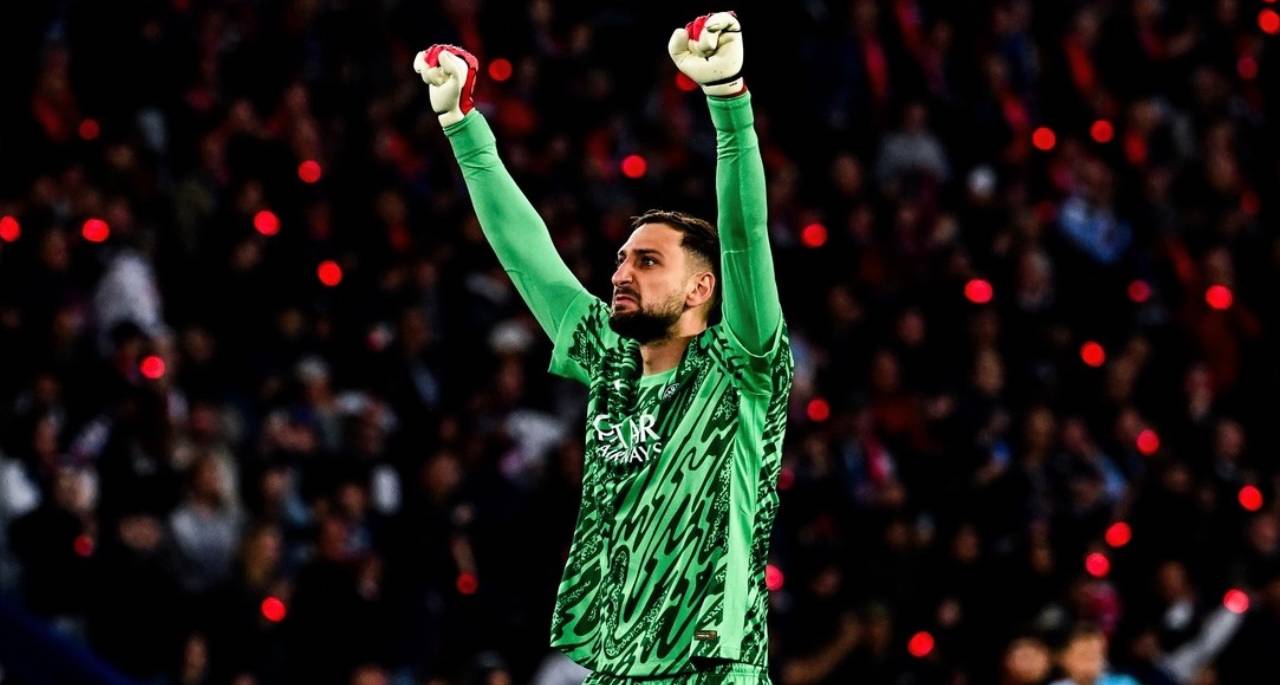 Goleiro do Paris Saint-Germain comemorando vitória em campo. Foto: Instagram/PSG