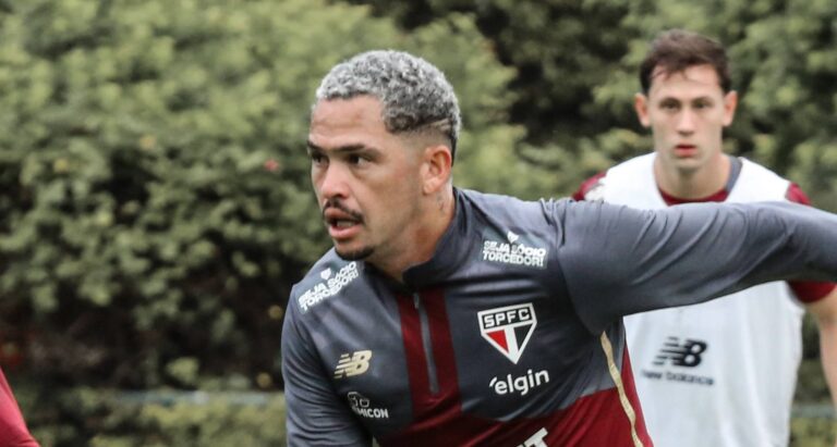 Imagem de Luciano, atacante do São Paulo, em treinamento. Foto: Erico Leonan/SFC