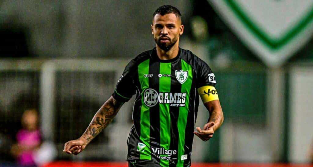 Imagem de um dos jogadores do América-MG em ação com a camisa estampada pela marca da MC Games. Foto: Mourão Panda/América-MG