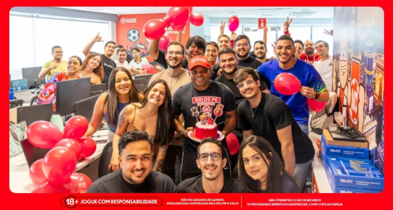 Imagem da surpresa de aniversário que a equipe da MC Games realizou para Carlinhos Bala