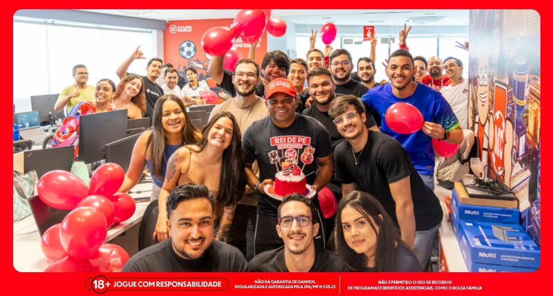 Imagem da surpresa de aniversário que a equipe da MC Games realizou para Carlinhos Bala