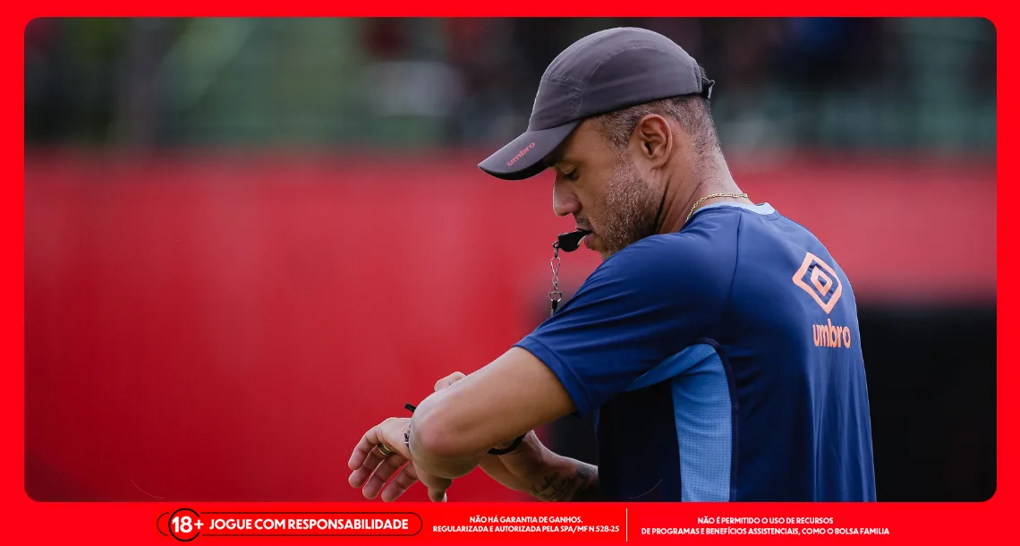 Imagem ilustrativa do técnico Roger Silva em treino do Sport. Foto: Paulo Paiva/SCR